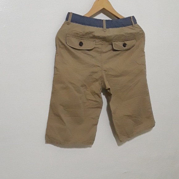 Gap khaki shorts. - Picture 2 of 3